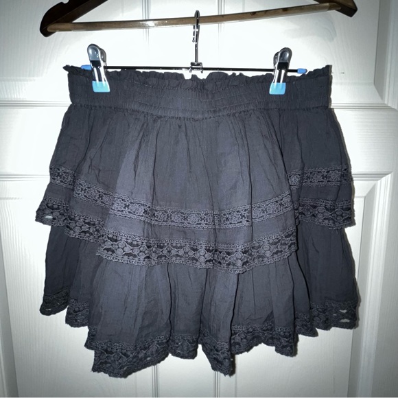 SOLD Ⓜ️ American Eagle Women’s Black Lace Accent Skort - Picture 3 of 3